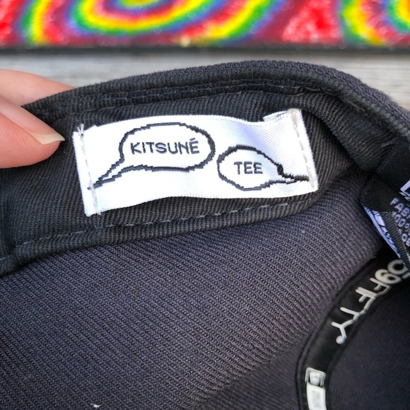 MAISON KITSUNE Black and Red Parisien Cap - Picture 6 of 13